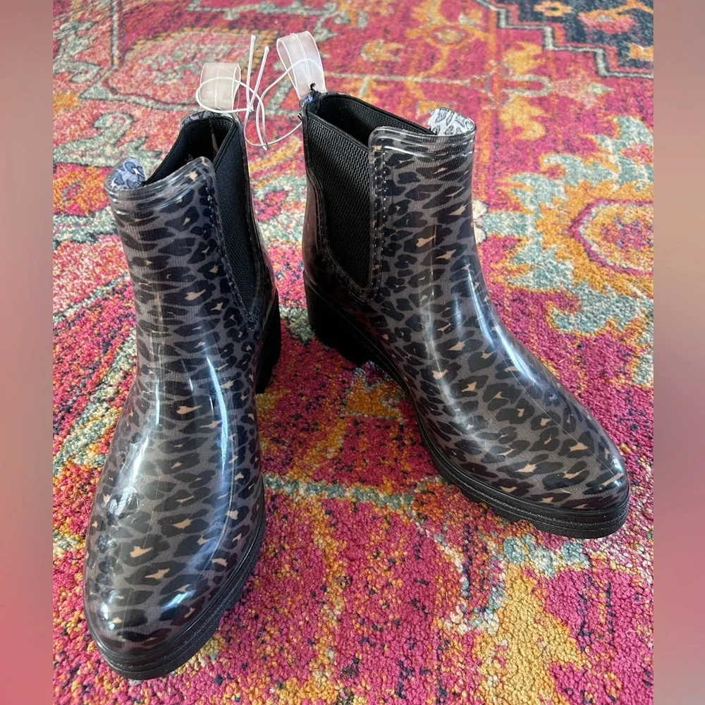 NWT Kensington | Women’s black/tan leopard print Ocean + Coast rain boot, size 9